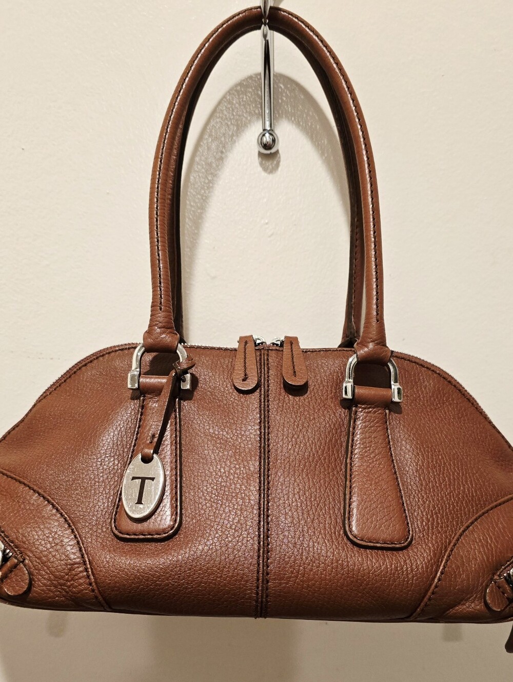 TOD'S Classic Brown Leather Tote Handbag
